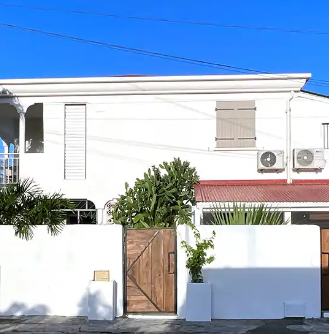 Le Port-Louis Surf House